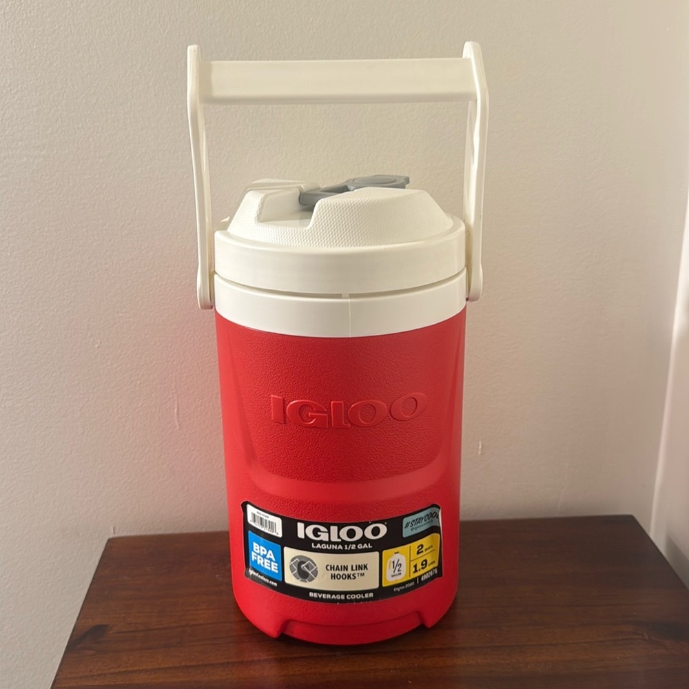 Igloo Laguna 1/2 Gallon 2 Quart Jug Red Beverage Cooler Handle Hooks